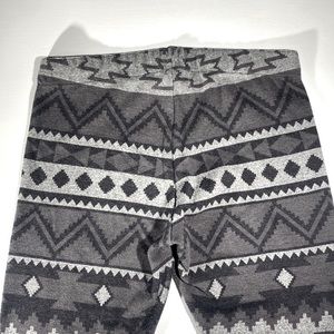 Garage leggings women’s medium grey aztec all over pattern sweater weather EUC